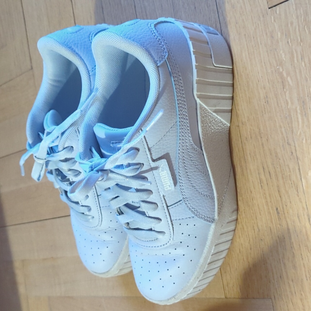 Women's sneakers